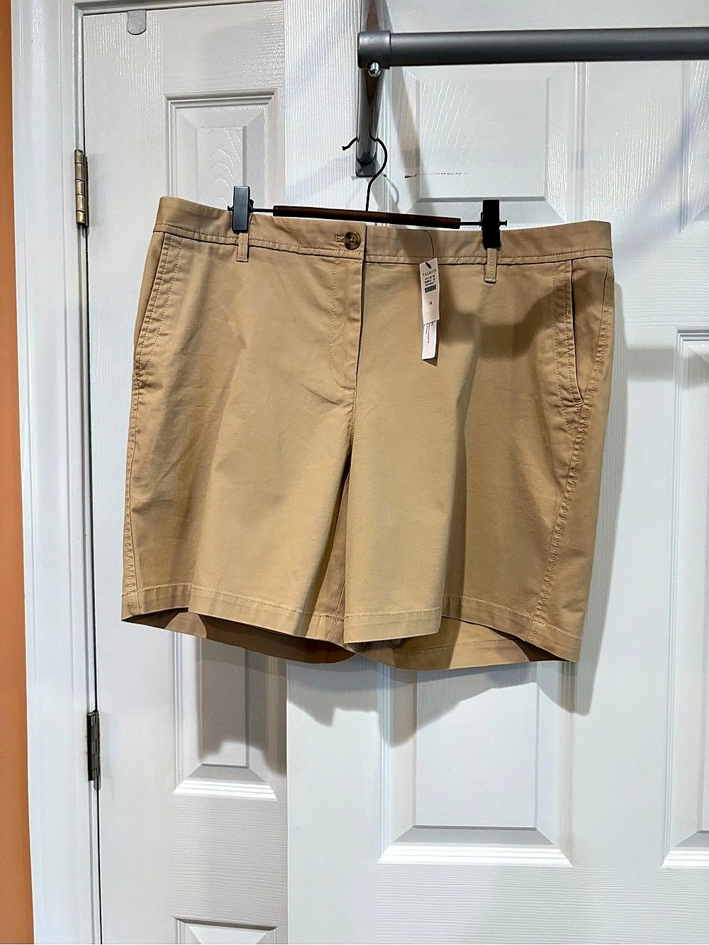 Talbots Relaxed Chino Short 7" 7-Inch in Tan Size 14 NWT
